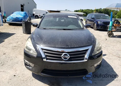 2015 Nissan Altima 2.5 из США, поврежденный, VIN 1N4AL3APXFC160487